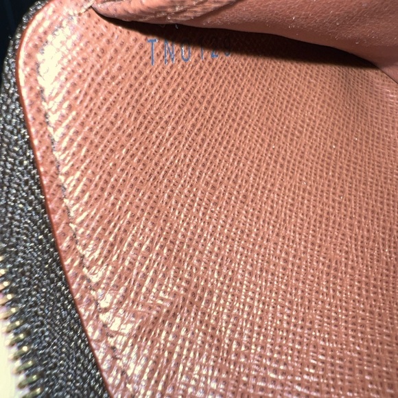 Louis Vuitton zippy coin purse - Picture 2 of 4